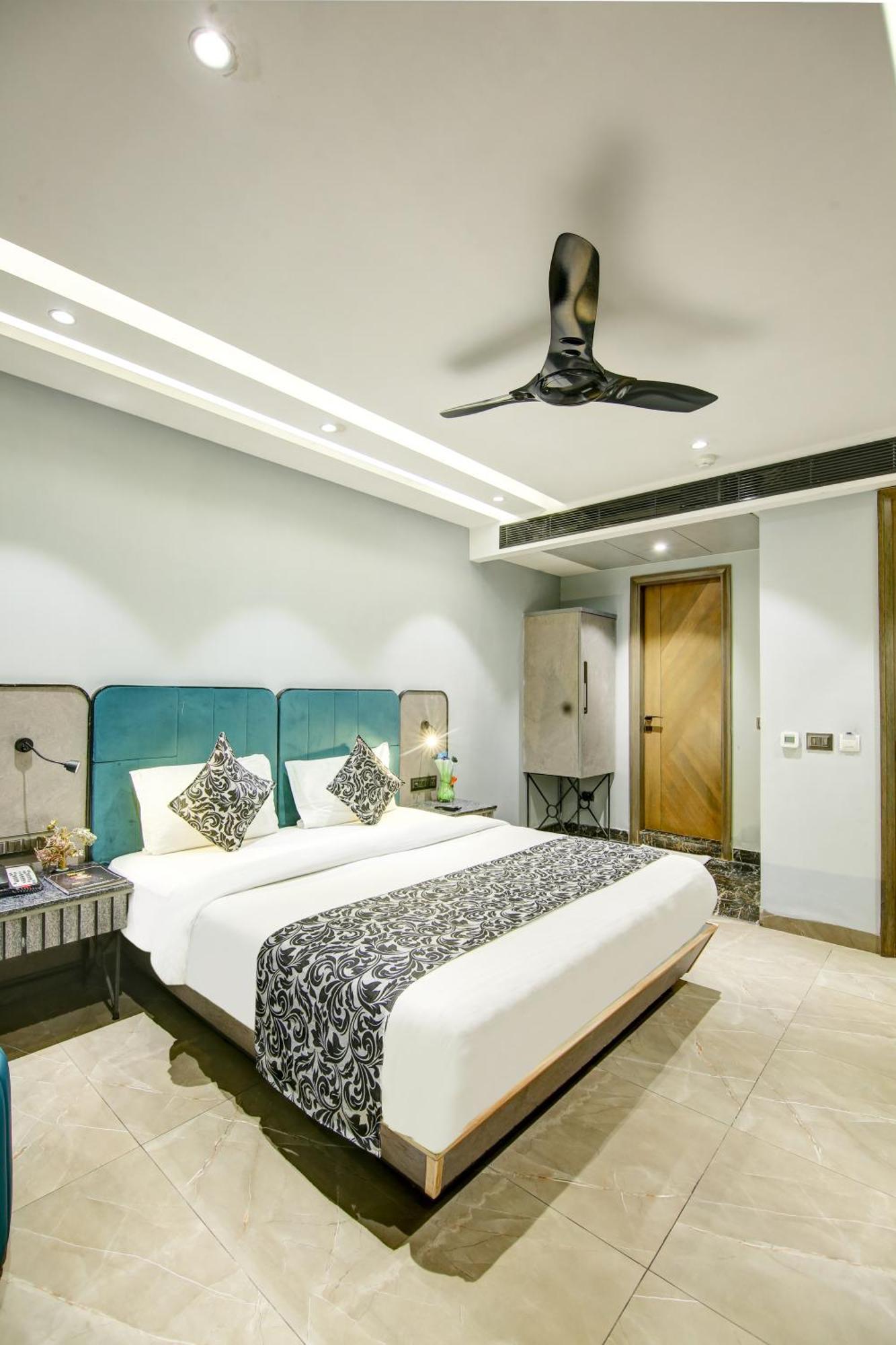 Hotel Uptown - 1 Km Connaught Place ניו דלהי מראה חיצוני תמונה